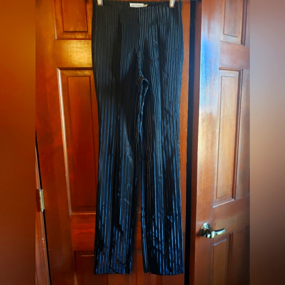 Good American Black Hologram pants. Size S